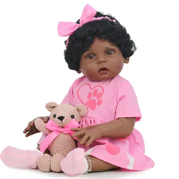 53 СМ Черная кожа Bebe Reborn Малышка Девочка Кукла Реалистичная на ощупь афроамериканский ребенок может пить мочу Изображение